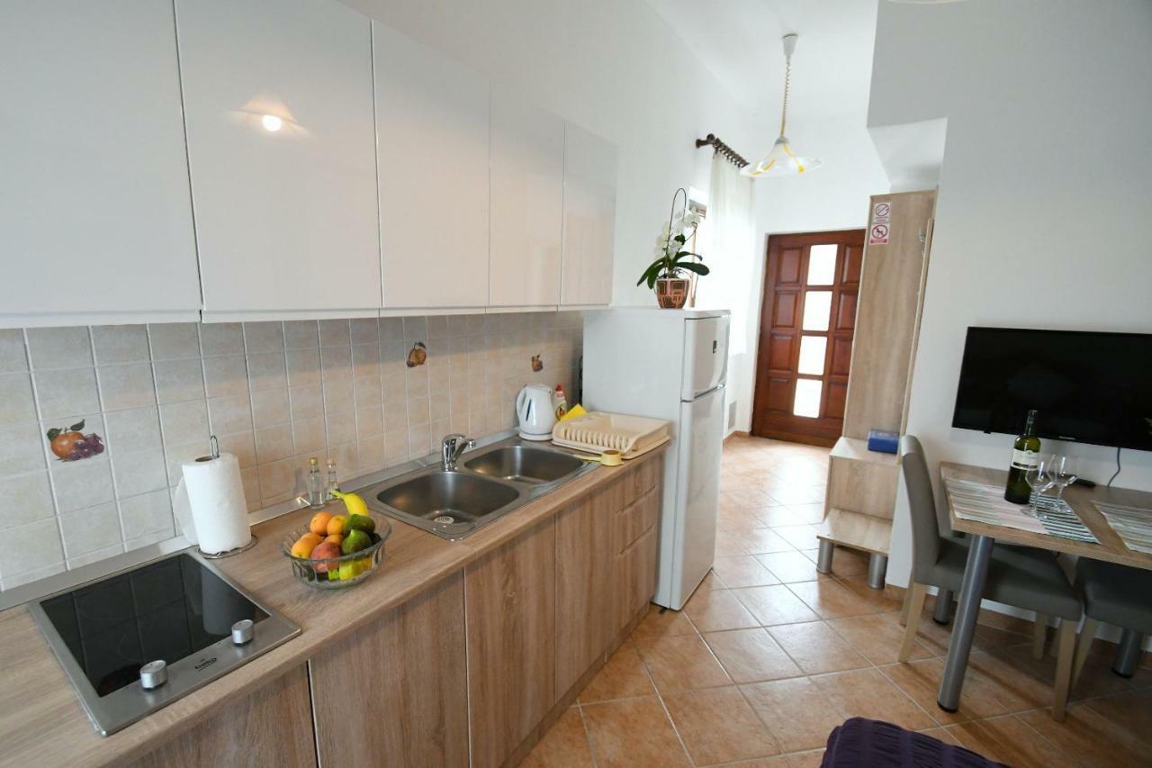 Studio Apartman Kris Marinici  Exteriör bild