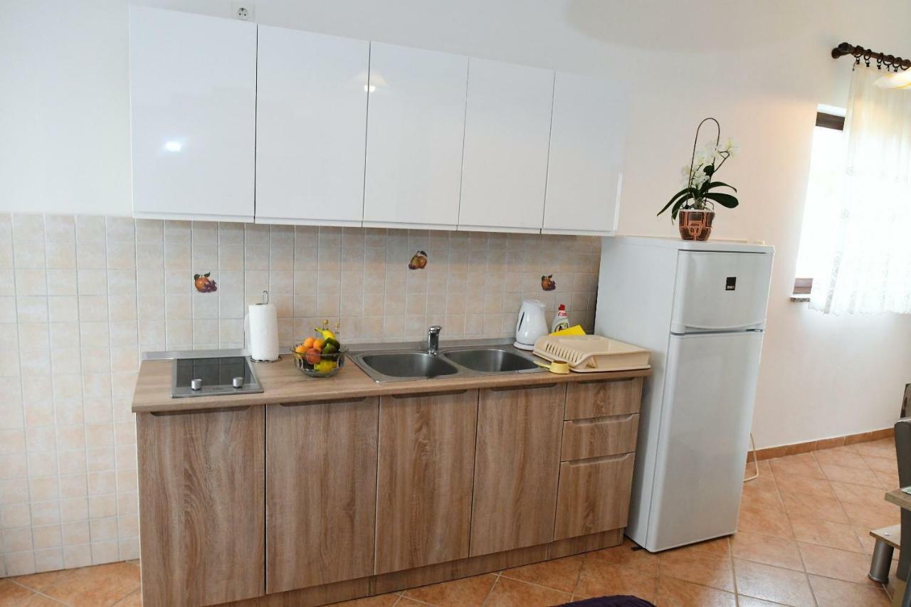 Studio Apartman Kris Marinici  Exteriör bild